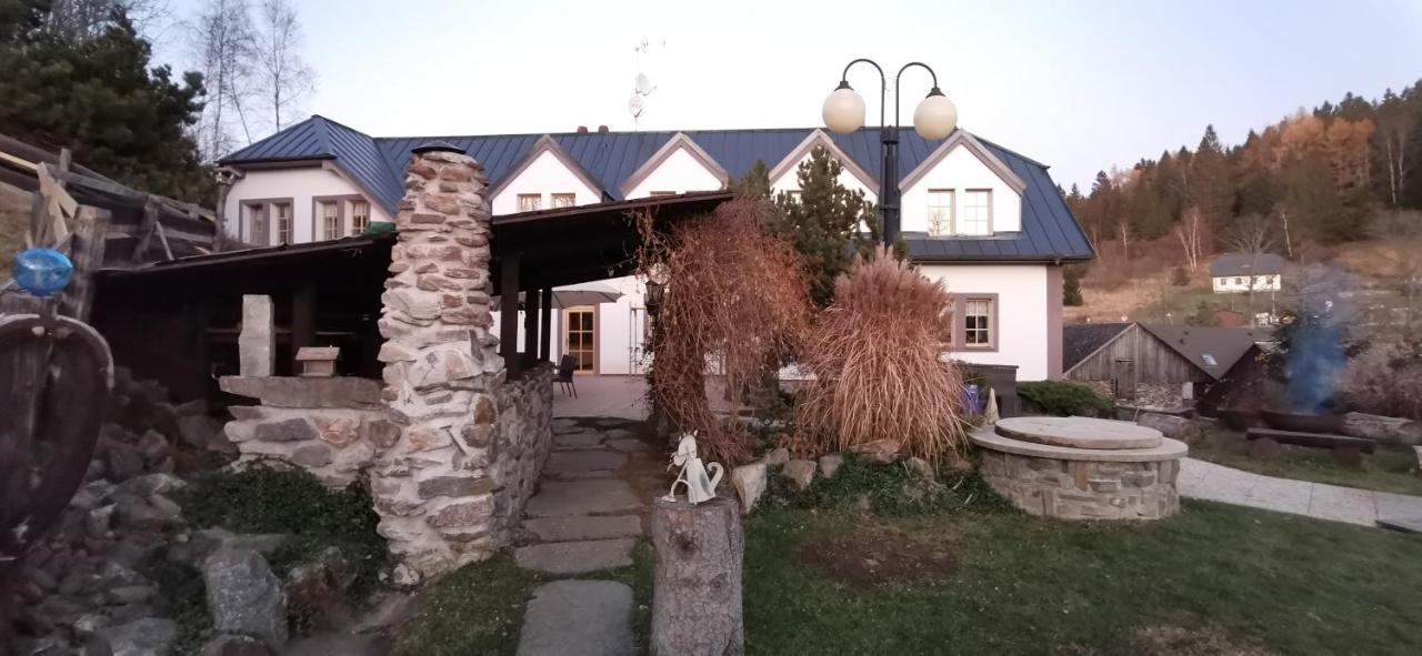 Hotel Zlaty Potok Nicov  Kültér fotó