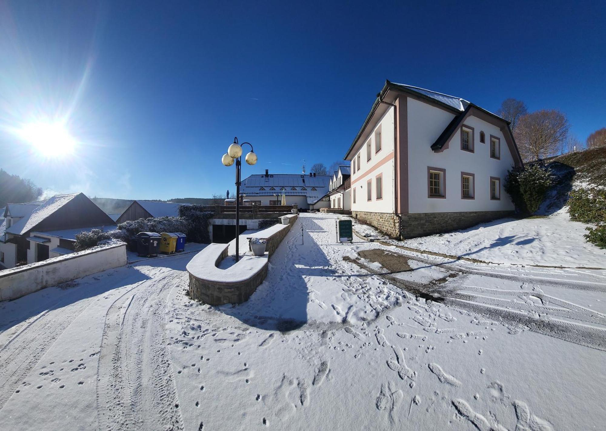 Hotel Zlaty Potok Nicov  Kültér fotó