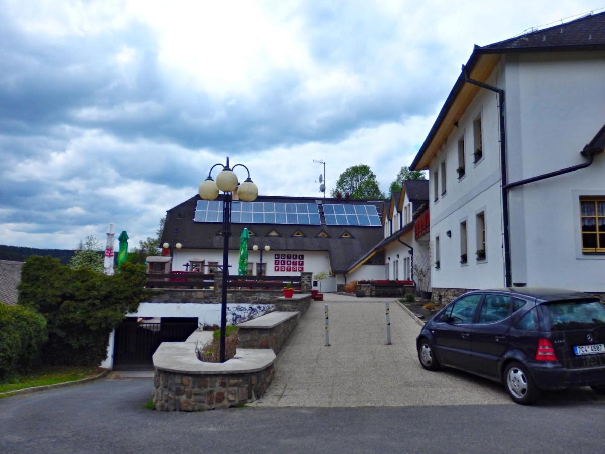 Hotel Zlaty Potok Nicov  Kültér fotó